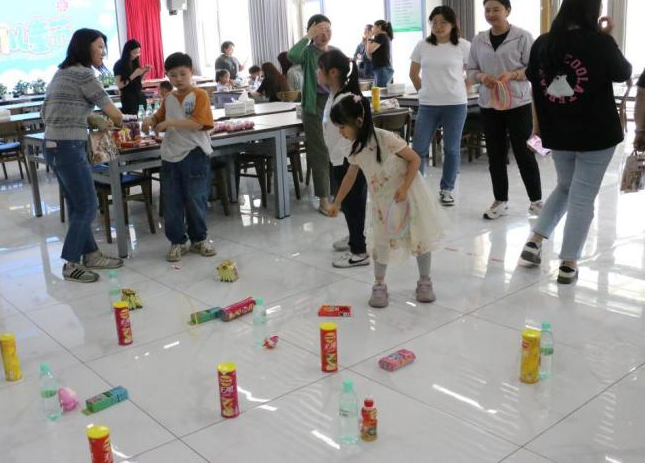 6t�������ع��Ὺչ &ldquo;�ذ�ְ����Ů���ػ�����ͯ��&rdquo; ��һ�����˶�