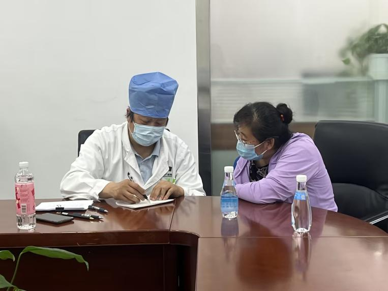 6t�������ع��Ὺչ  &ldquo;�ذ�ְ������ ��ҽ��ҩ����&rdquo;  �����˶�